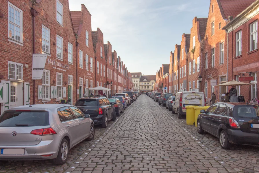 Surroundings - Dutch Quarter