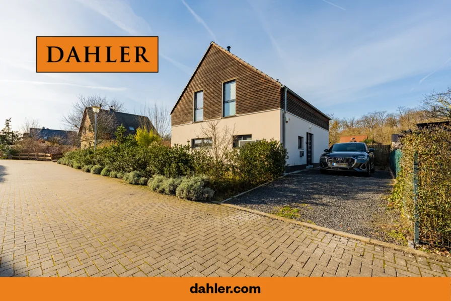 Titelbild - Haus kaufen in Potsdam / Bornstedt - Modernes Einfamilienhaus in idyllischer und familiärer Lage