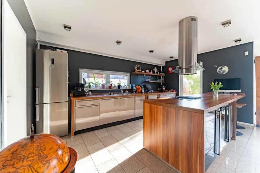 Large fitted kitchen