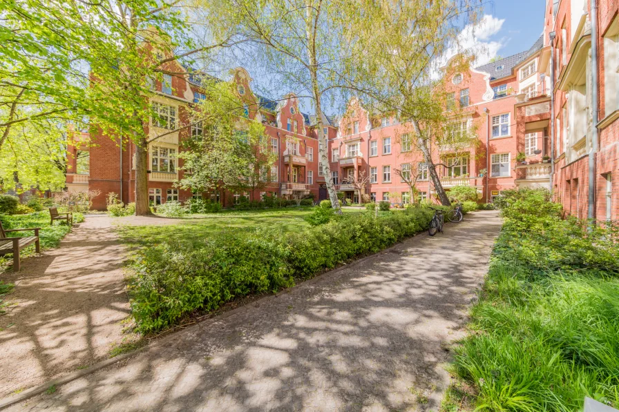 Green courtyard of honour