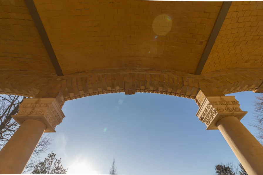 Capped ceiling loggia