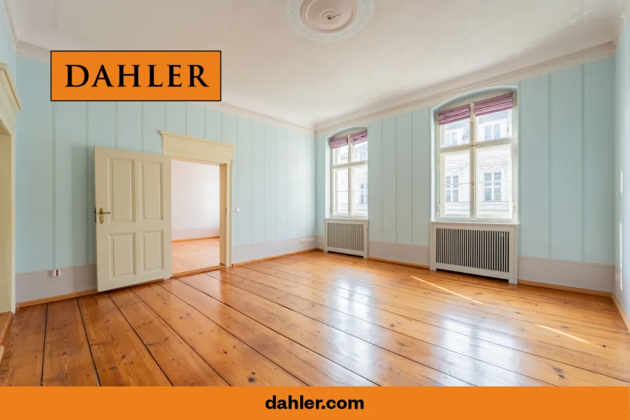 Living room with floorboards and wall paintings - Haus kaufen in Potsdam / Nördliche Innenstadt - UNIKAT - Historic town villa as a single-family home in a prime location in the city center