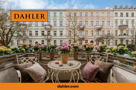 Charming west-facing balcony - Wohnung kaufen in Potsdam / Brandenburger Vorstadt - Elegant living in an historic building: Luxurious Beletage & its own garden close to Park Sanssouci