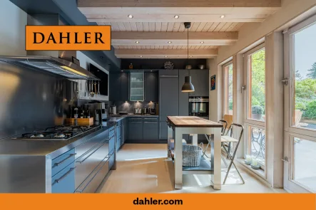 High-quality fitted kitchen with Gaggenau appliances - Haus kaufen in Kleinmachnow - Exclusive architect-designed houses, also an oasis as a detached house with private, idyllic pool natural pond area