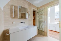 Guest bathroom with shower & sauna