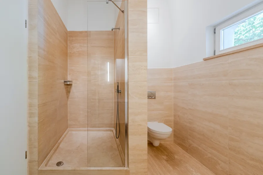 Guest bathroom with shower & sauna