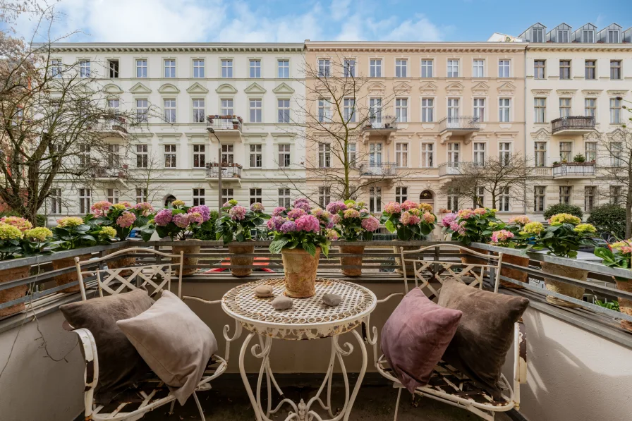 Charmanter Balkon in Westausrichtung