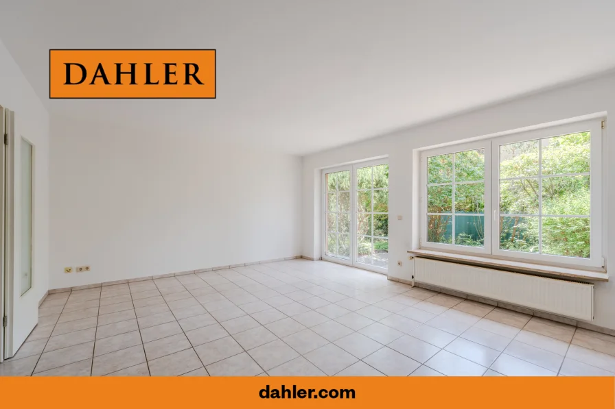 Living area with garden view - Haus kaufen in Potsdam / Eiche - Well-designed semi-detached house on a south/west-facing plot with lots of mature trees