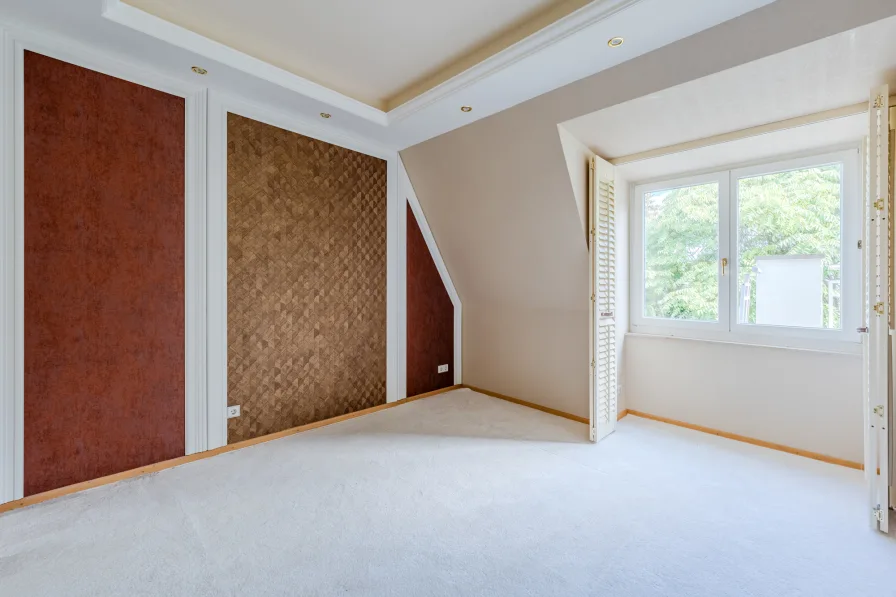 Large bedroom 