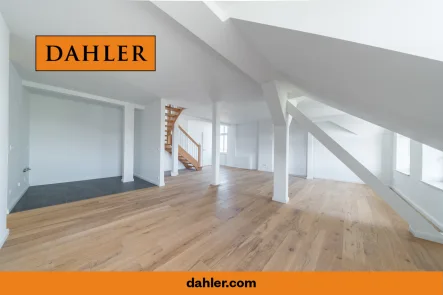 Spacious living and dining area - Wohnung kaufen in Beelitz - Refurbished 4-room maisonette near Lake Seddin - with optional balcony