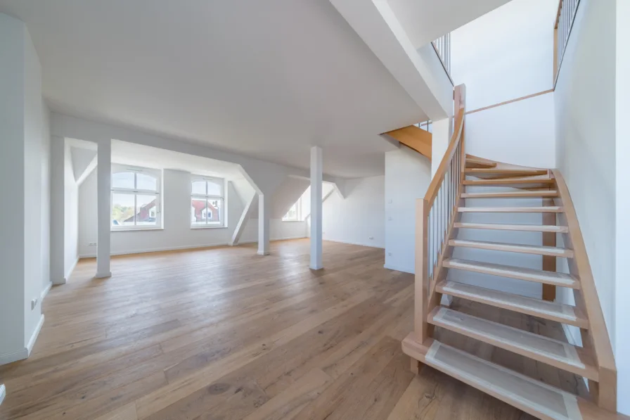 Spacious living and dining area