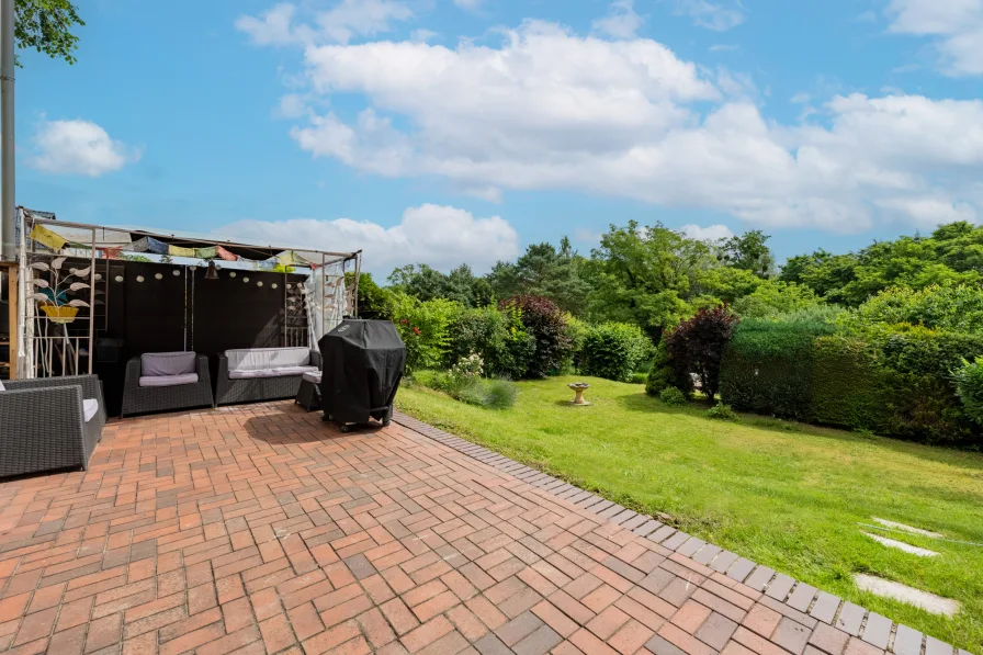 Terrasse mit Blick auf den Garten im Sondernutzungsrecht