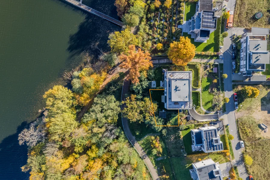 Bird's eye view with garden area