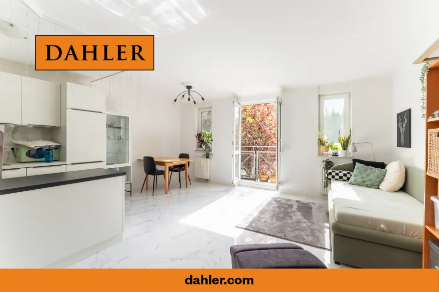 Wohnbereich mit Zugang auf Balkon - Wohnung kaufen in Potsdam / Berliner Vorstadt - Attraktiv, moderne Maisonettewohnung in Toplage der Berliner Vorstadt mit eigenem Stellplatz