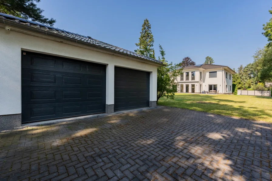 Double garage with plenty of space