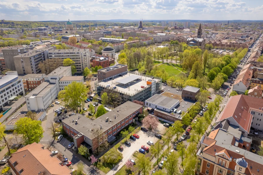 Blick auf die Nikolaikirche und die Pfarrkirche St. Peter und Paul