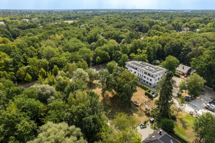 Residential location opposite the Zehlendorf villa colony