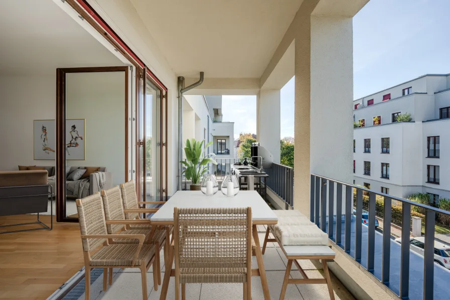 Loggia mit seitlichem Wasserblick