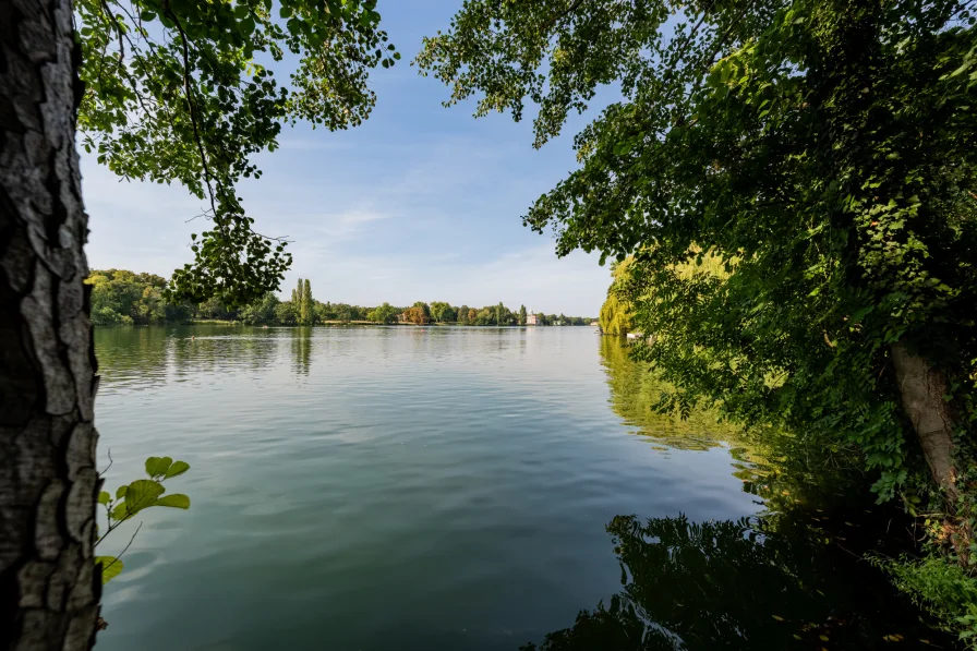 Uferweg wenige Meter entfernt