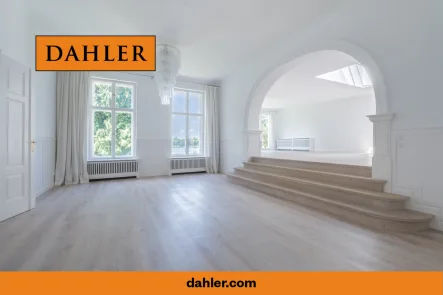 Spacious dining room - Haus kaufen in Potsdam / Berliner Vorstadt - Exclusive and dreamlike villa on the waterfront in a prominent location in Potsdam