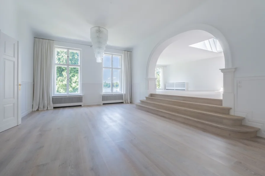 Spacious dining room