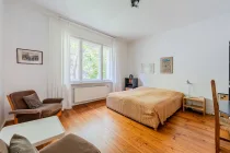 Schlafzimmer nebst Dielenboden