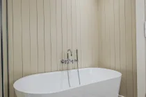 Freestanding bathtub