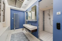 Spacious shower room