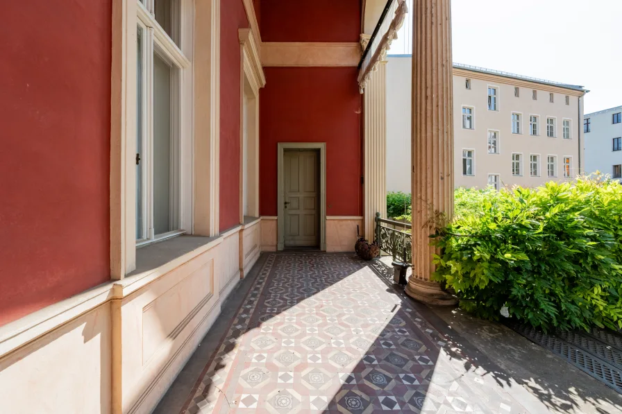 Entrance area via the loggia