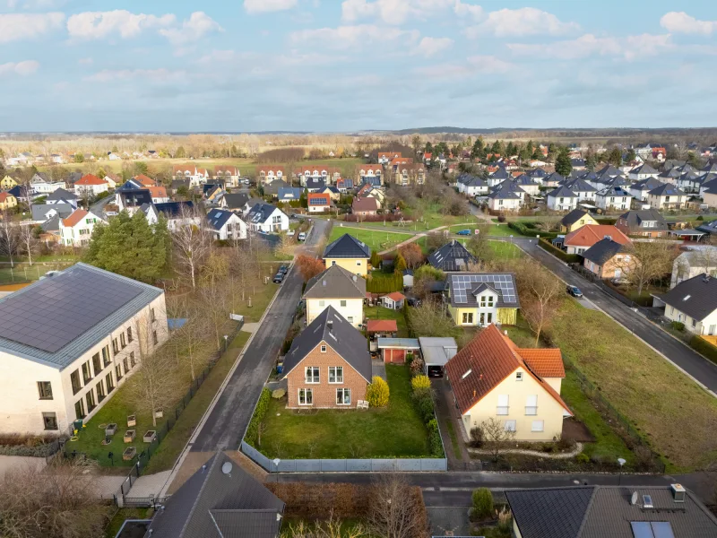 Luftbild mit Blick in die weitläufige Landschaft