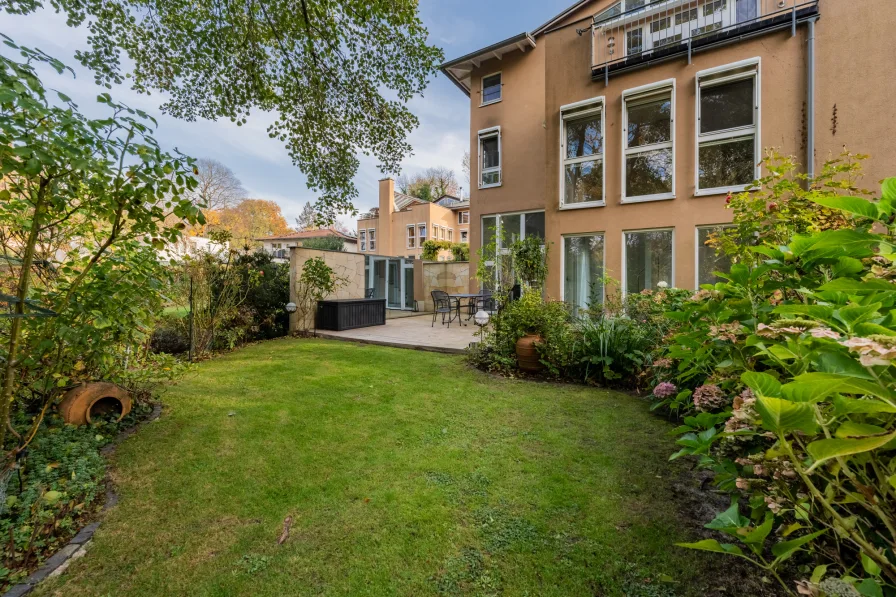 House view with garden