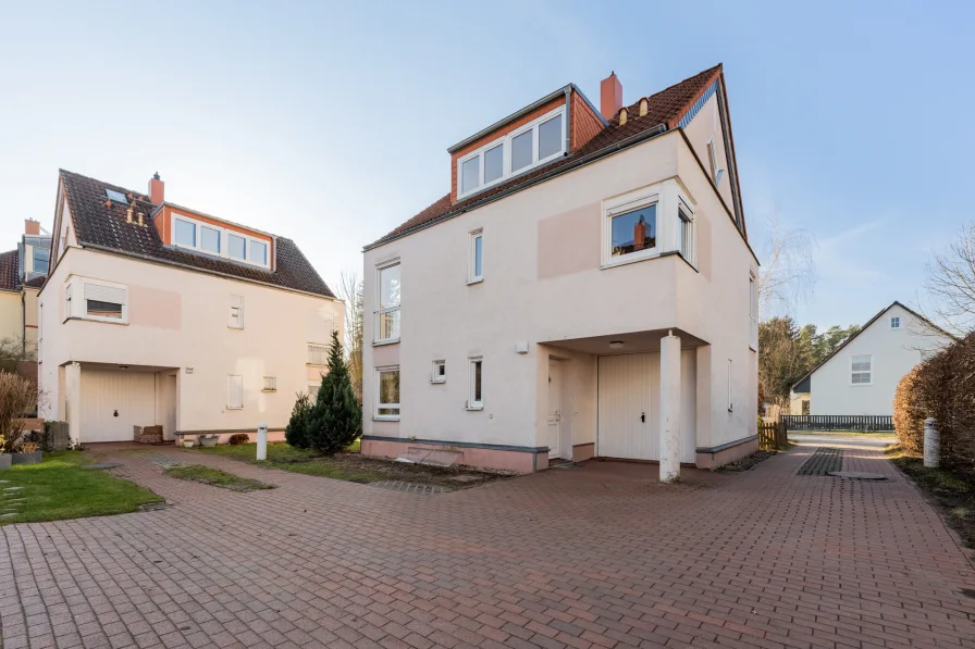 House view entrance/garage