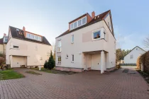 House view entrance/garage