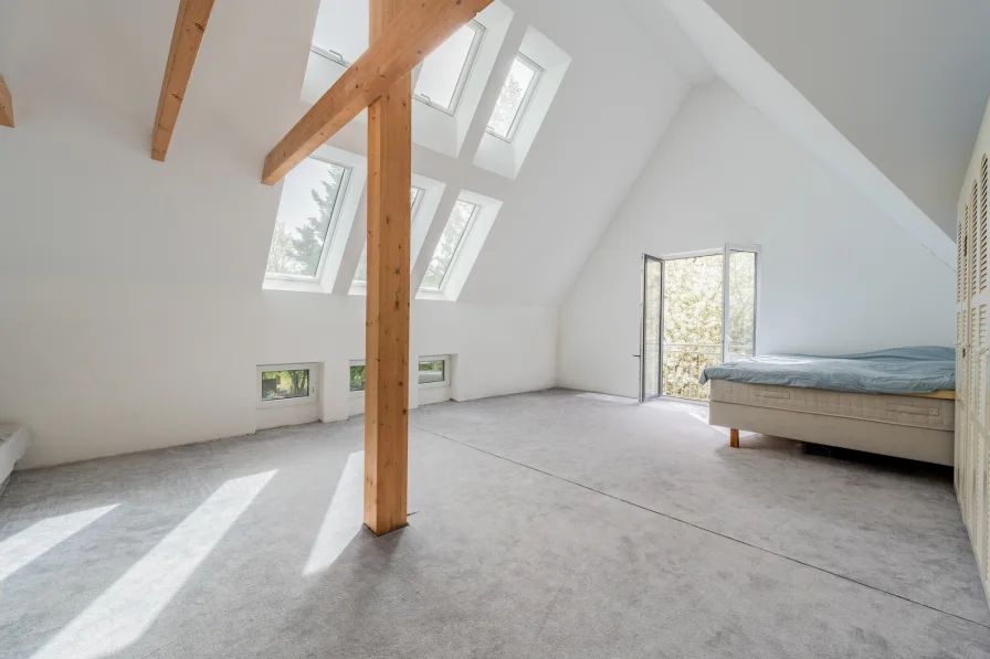 Light-flooded living area