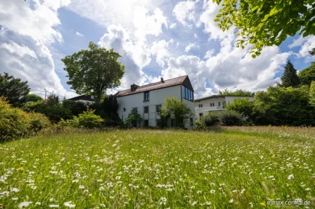  - Haus kaufen in Kirchseeon - RE/MAX - Architektenhaus auf traumhaftem Grundstück in Waldnähe!