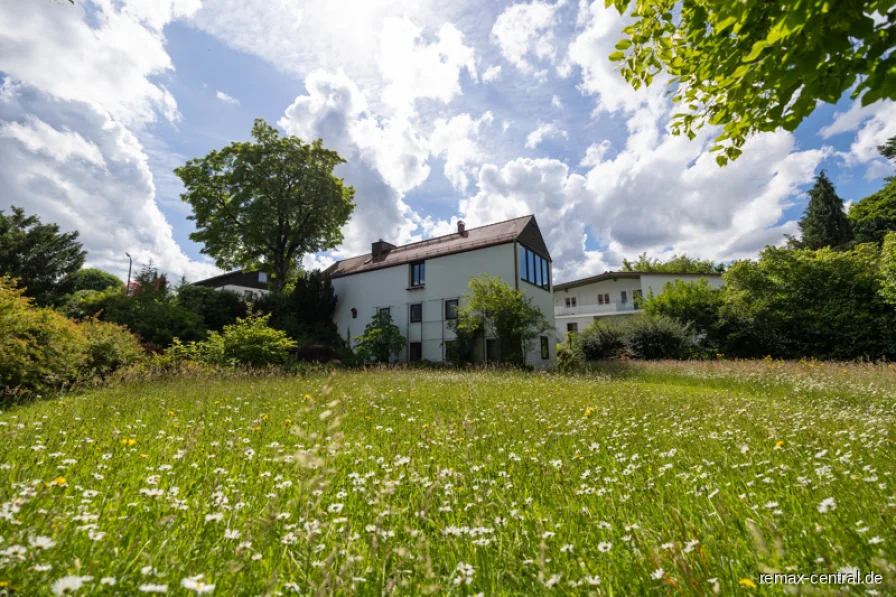  - Haus kaufen in Kirchseeon - RE/MAX - Architektenhaus auf traumhaftem Grundstück in Waldnähe!