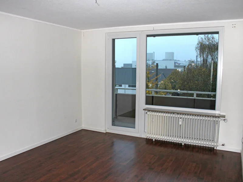 Wohnzimmer - Wohnung kaufen in Wuppertal - Gepflegte, helle 2-Zimmer-Wohnung mit Balkon