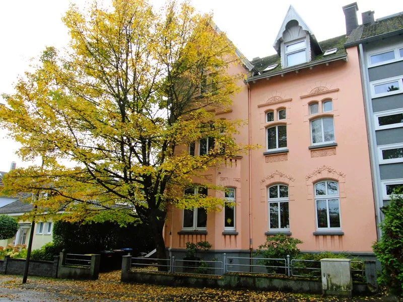 Historische Villa - Haus kaufen in Wuppertal - Historische Villa mit drei Wohnungen in Vohwinkel