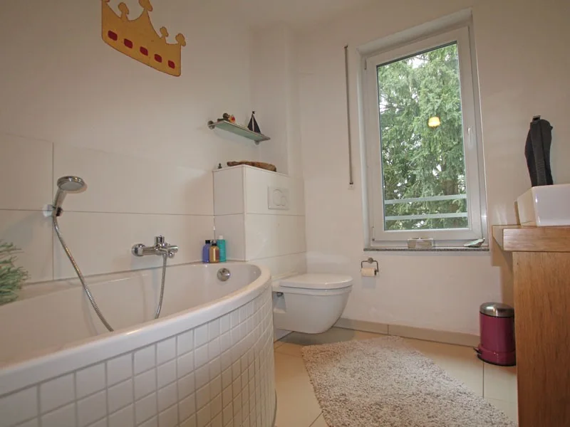 Bad mit Badewanne