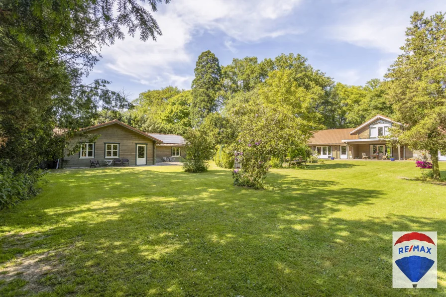 Titelbild - Haus kaufen in NX Beesel - Zwei attraktive Einfamilienhäuser in bevorzugter Lage auf parkähnlichem Grundstück !