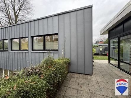 Außenansicht - Büro/Praxis kaufen in Kleve - Moderne Praxis- oder Büroräumemit Betriebsleiterhaus in bevorzugter Wohnlage von Kleve !