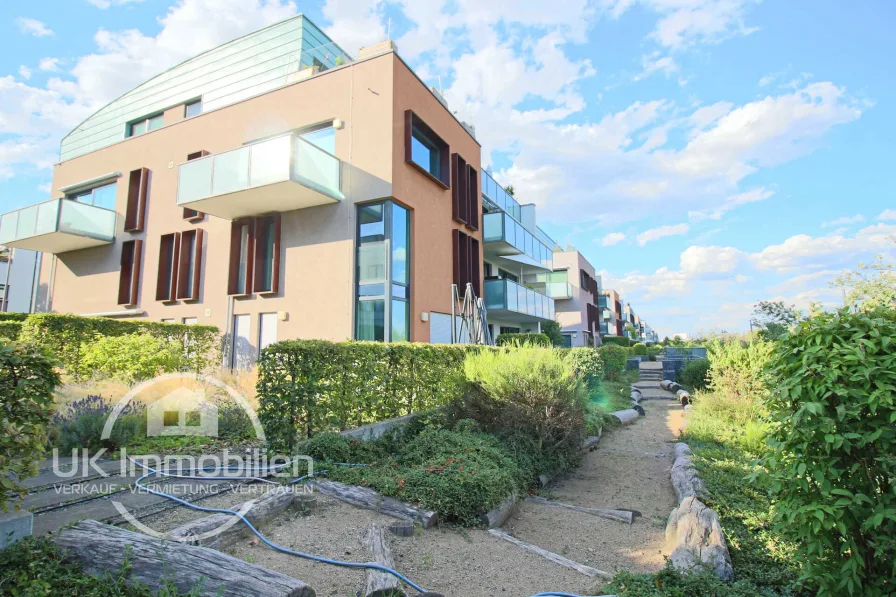 Gebäudeansicht - Wohnung kaufen in Frankfurt-Riedberg - DELUXE PUR! Direkte Parklage und Skylineblick am Riedberg