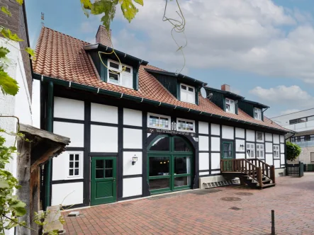 Ansicht Hofseite (Haupthaus) - Haus kaufen in Preußisch Oldendorf - Zwei hochwertig sanierte Fachwerkhäuser mit 5 Wohnungen und Restaurant!