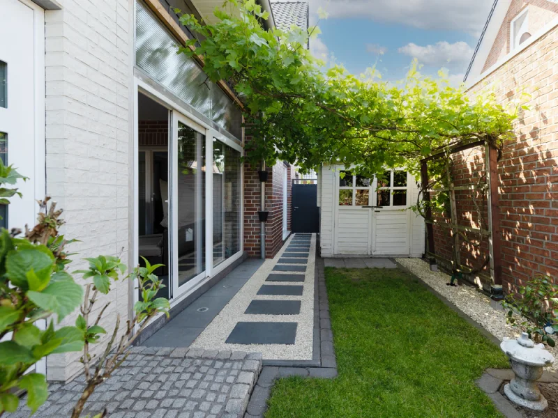  - Haus kaufen in Sassenberg - Moderner Rückzugsort -Einfamilienhaus mit neuwertiger Einliegerwohnung, Pool, Sauna und vieles mehr
