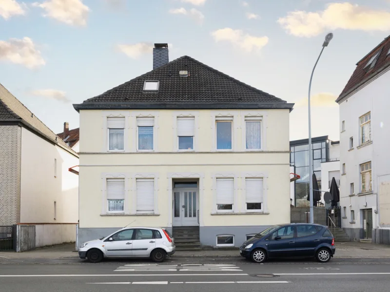 Frontansicht - Haus kaufen in Osnabrück / Schinkel - Anleger aufgepasst! Komplett vermietetes Mehrfamilienhaus mit 3 Wohneinheiten in zentraler Lage