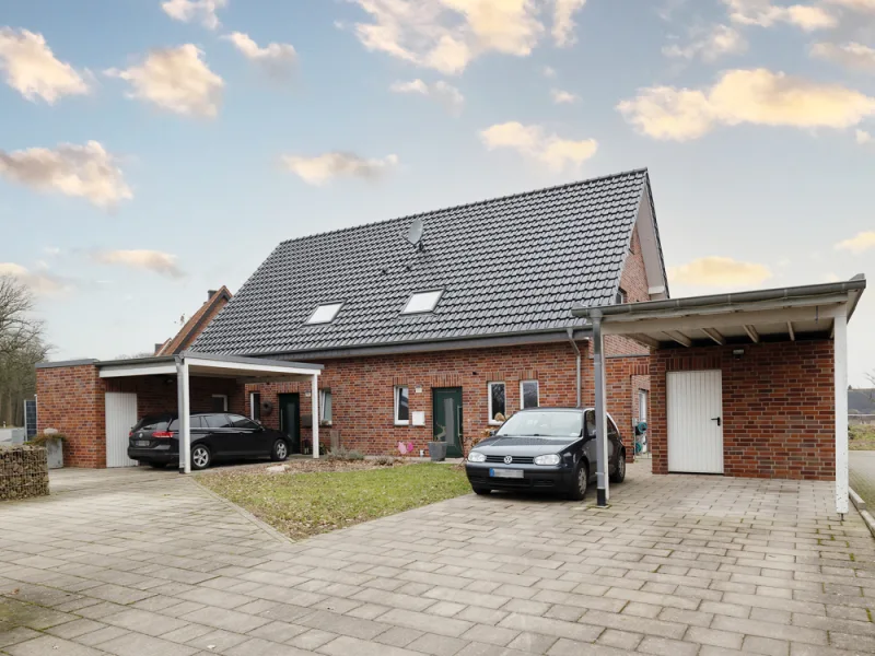 Frontalansicht - Haus kaufen in Billerbeck - Exklusive Doppelhaushälfte mit modernem Komfort und idyllischem Wohnambiente!