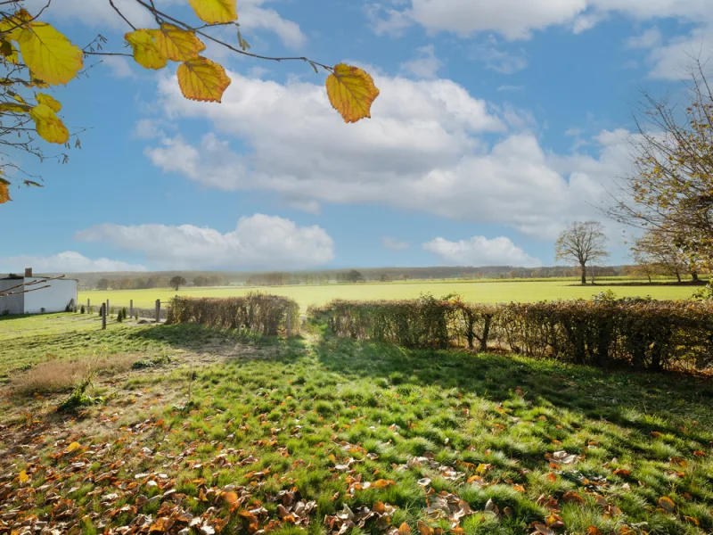 Gartenblick über die Felder