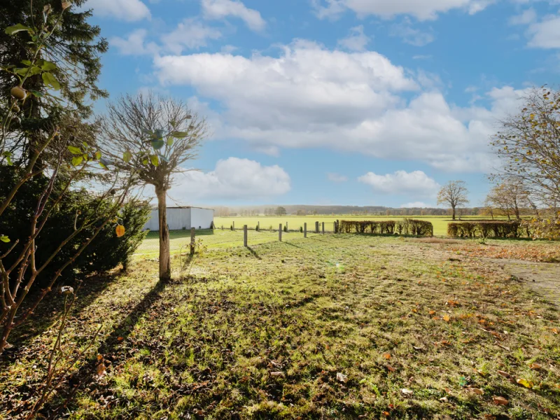 Gartenblick über die Felder