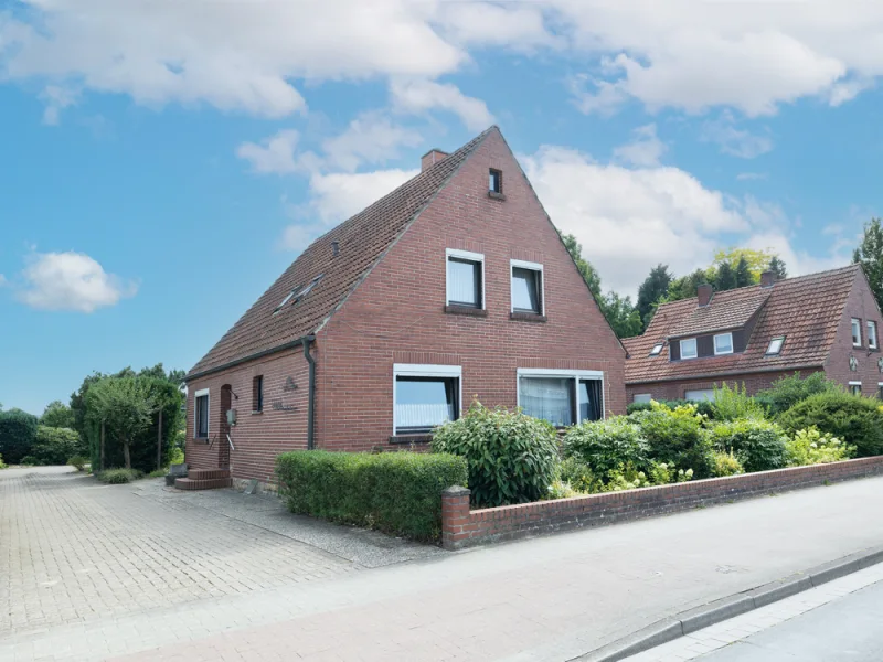 Straßenansicht - Haus kaufen in Bramsche - Typisch Bramsche und kurzum:Gepflegtes Haus, großer Garten, familienfreundliche Umgebung