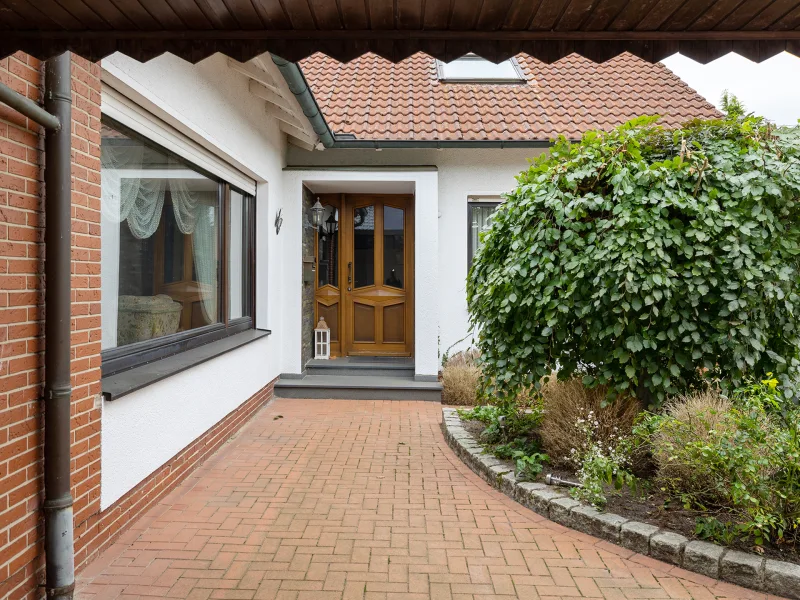 Eingang (Altbau) - Haus kaufen in Wallenhorst - Tolle Doppelhaushälfte im Bungalow-Stil in familienfreundlicher Siedlungslage!